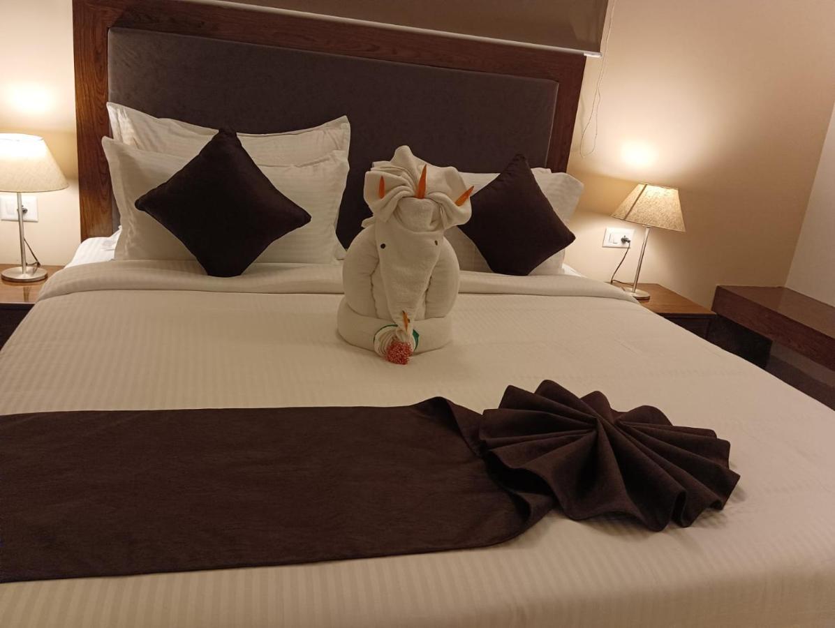 Le Miami Resort Пондичери Екстериор снимка
