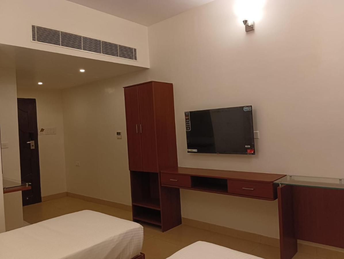 Le Miami Resort Пондичери Екстериор снимка