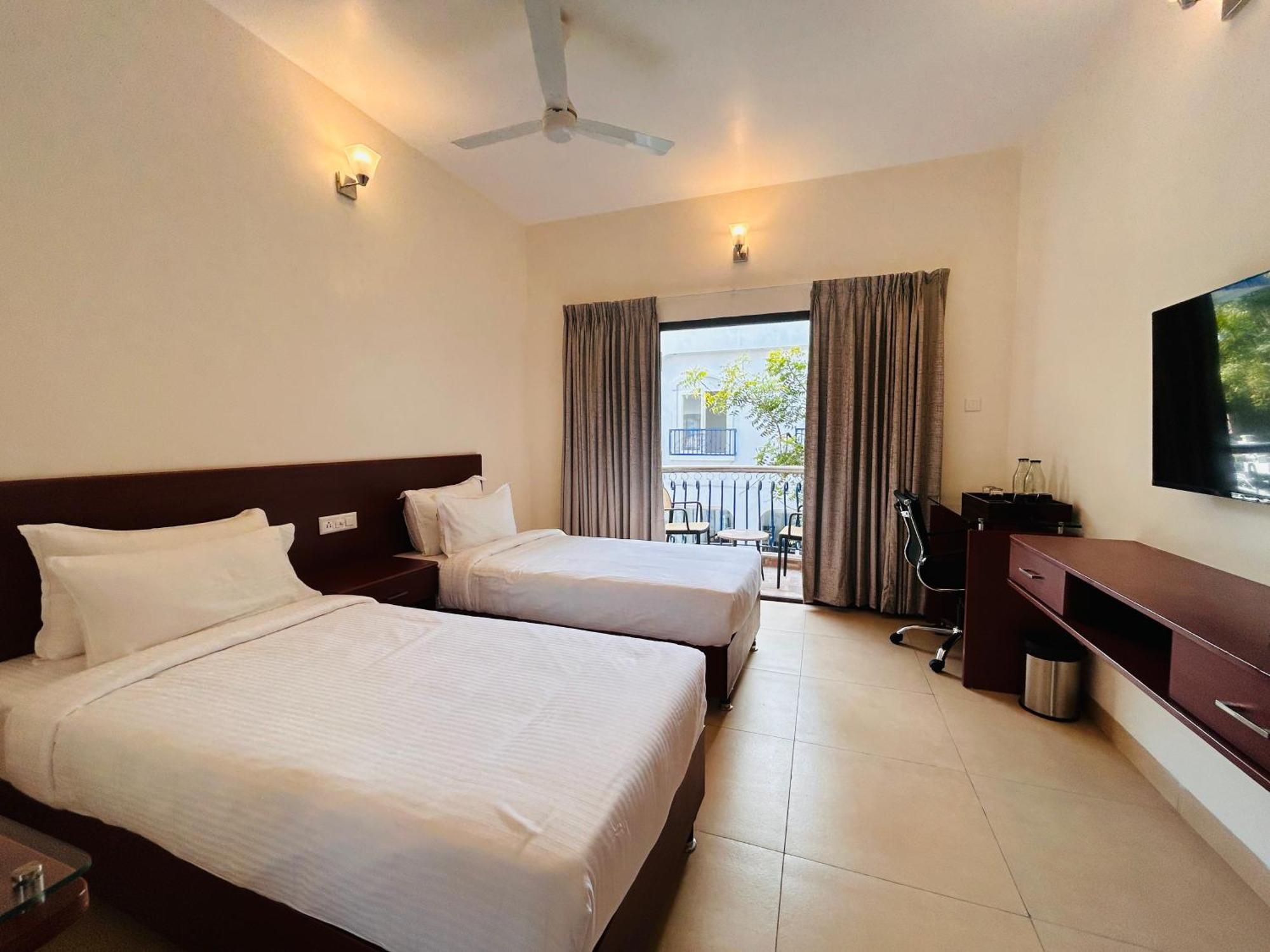 Le Miami Resort Пондичери Екстериор снимка
