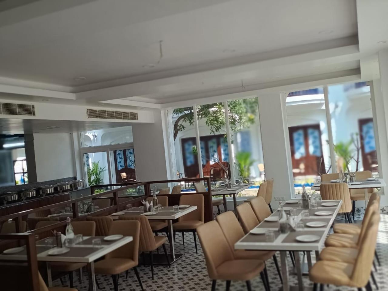Le Miami Resort Пондичери Екстериор снимка
