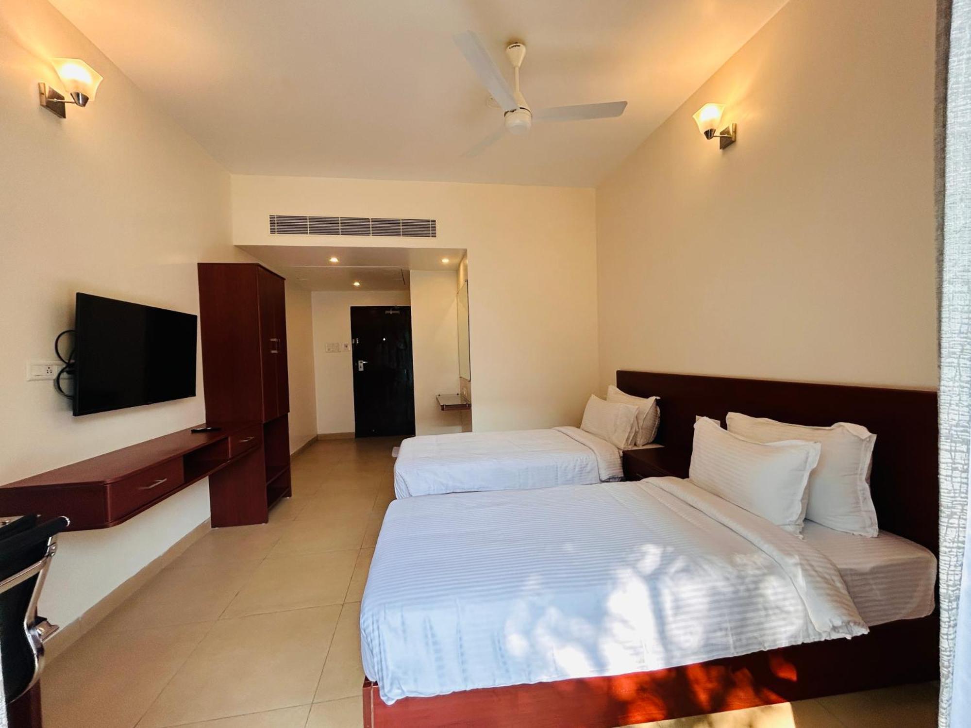 Le Miami Resort Пондичери Екстериор снимка